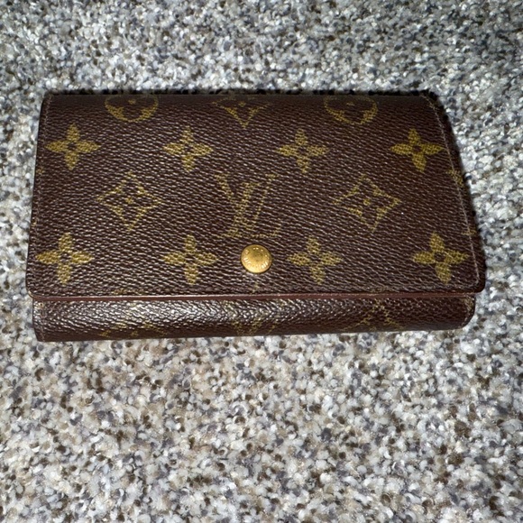 Louis Vuitton fold monogram wallet and luggage tag bundle - Picture 4 of 12